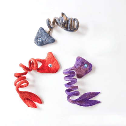 Handmade Felt Fish Spring Cat Toy - Red - Pryde Pets | prydepets.com
